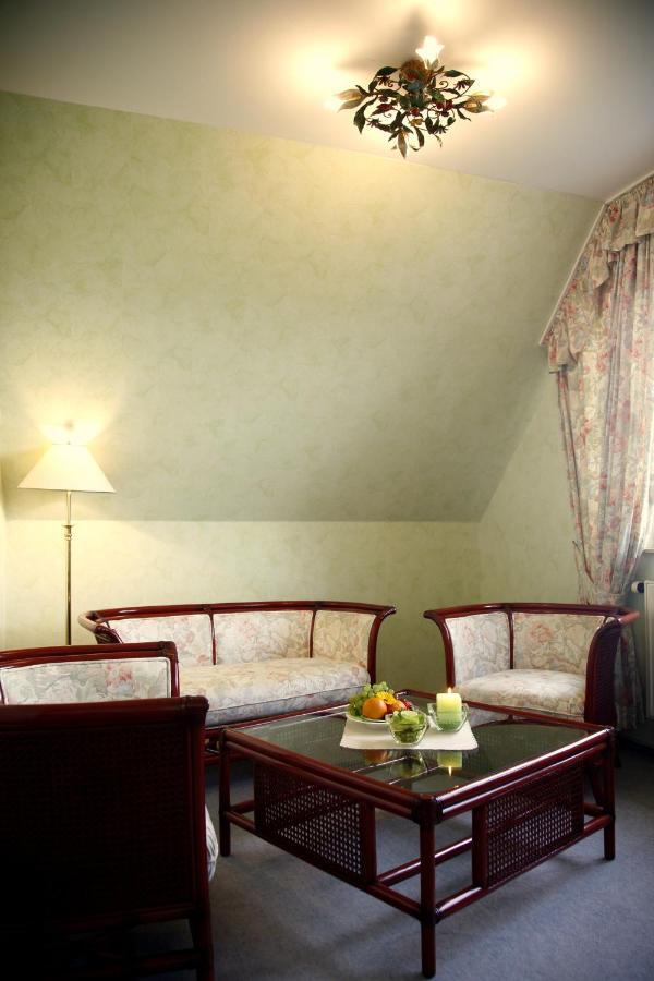 Hotel-Restaurant Zum Landgraf Wartmannsroth Room photo